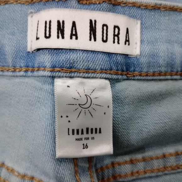 Luna Nora Light Wash Skinny Patch Jeans Size 16 Slimming Denim High Waist - Picture 14 of 15